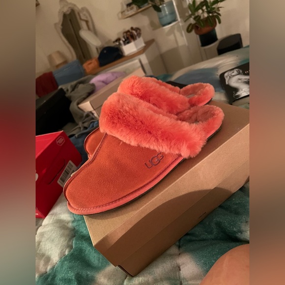 Ugg Scuffette II Slipper in Coral size 10 - Picture 2 of 4